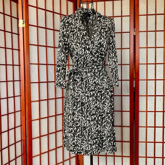 Nine West Patterned Wrap Midi NWOT - Picture 4 of 7